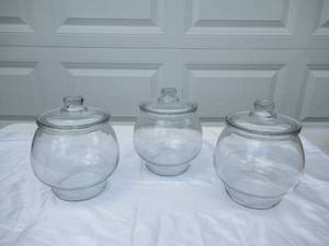 lot 54 image: Clear Canister Set. With Lids. Set of 3.