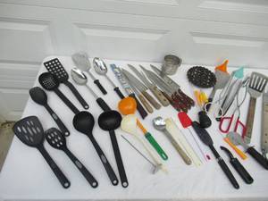lot 63 image: Large Lot of Kitchen Utensils