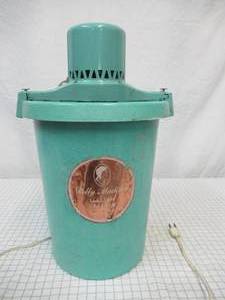 lot 87 image: Vintage Ice Cream Maker. Dolly Madison.