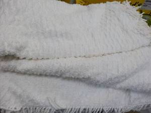 Queen Size White Chenille Bedspread...