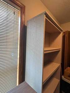 lot 5 image: Bookshelf - Light colored wood