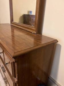 lot 1 image: Dresser with Mirror