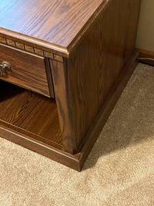 lot 4 image: Nightstand