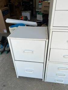 lot 16 image: Set of 4 White Cabinet Units with Drawers
