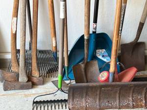 lot 9 image: Yard Tools Lot 1
