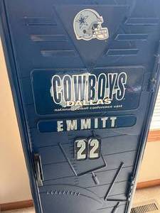 lot 22 image: Blue Cowboys Football Locker