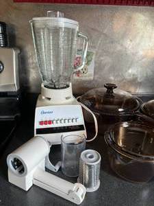 lot 28 image: Kitchen Cookware