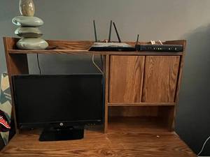 lot 36 image: Computer Desk