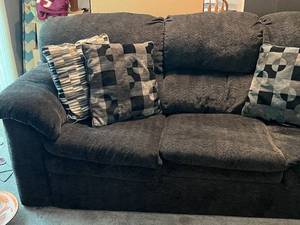 lot 40 image: Black and Gray Couch