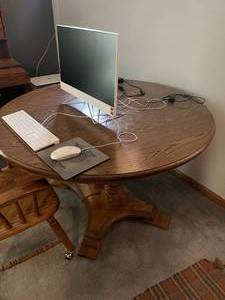 lot 39 image: Kitchen Table with Rolling Chairs and 2 Extensions