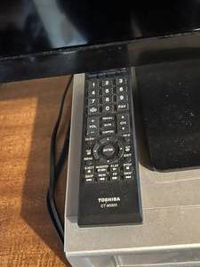 lot 43 image: Toshiba 25 TV & DVDVHS Combo