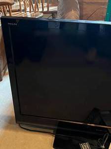 lot 45 image: 40 Toshiba Regza TV