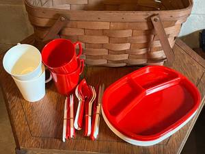 lot 54 image: Picnic Basket Set