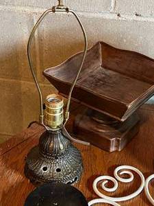 lot 47 image: Vintage Decor