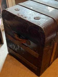 lot 57 image: Antique Trunk