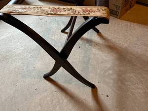 lot 60 image: Wood Luggage Rack