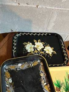 lot 64 image: 4 Vintage Metal Trays