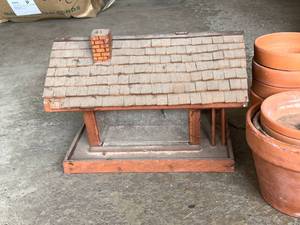lot 73 image: Flower Pots & Wood Bird House