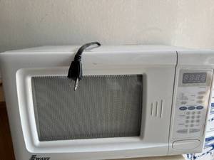 lot 91 image: Ewave Microwave & Storage