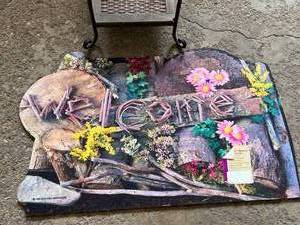 lot 105 image: Welcome Mat and Entry Table
