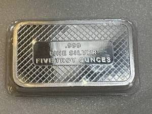 lot 32 image: 5oz .999 Silver American Flag Bar