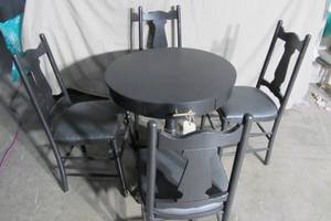 Small Table with Draw and 4 amazing chairs - 28 x 28