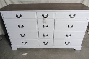 Large Elegant Dresser - Tons of Draws - 60 x 20 x 36