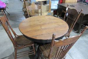 Rustic Table and Chairs on wheels - Opens with leaves built in - 42 x 30