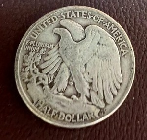 1943 WALKING LIBERTY HALF DOLLAR  90% SILVER