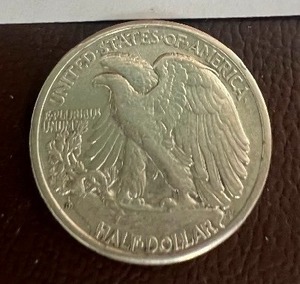 1944D WALKING LIBERTY HALF DOLLAR  90% SILVER