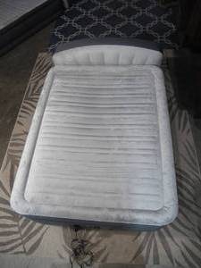 lot 50 image: Sealy AlwayzAire Tough Guard Air Mattress - Queen