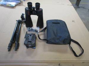 lot 27 image: Binoculars and Field Camera - SOLD AS IS