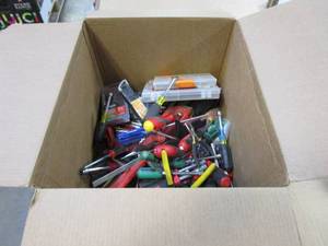 lot 34 image: MEDIUM SIZED BOX OF MISCELLANEOUS SCREWDRIVERS, WRENCHES  AND MORE - USED IN WAREHOUSE