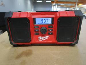 lot 40 image: Milwaukee Jobsite Radio, Works Well - USED IN WAREHOUSE