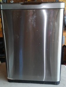 lot 30 image: Automatic Trash Bin.