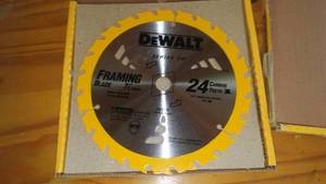 lot 36 image: DeWalt 7   Circular Saw Blades (9).
