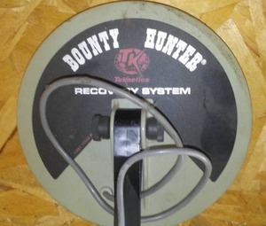 lot 67 image: Bounty Hunter Metal Detector.  Takes 9V  Batteries (2).