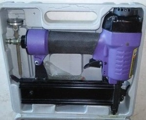 lot 103 image: Air Brad NailerStapler. 18 Gauge