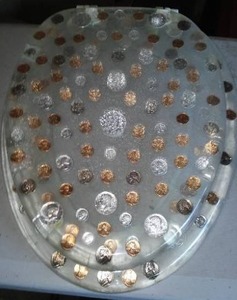 lot 138 image: US Coin Toilet Seat.  Elongated Bowl.