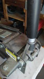 lot 159 image: 3 Ton Jack.