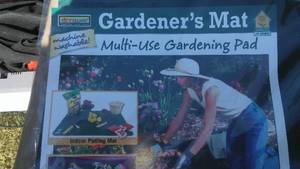 lot 13 image: Gardeners Mat . (2.5 Cases) 20 x 28