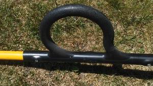 lot 21 image: Ergonomic Snow Shovel. Like New.