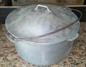 lot 179 image: Cast Aluminum Pot.