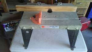lot 219 image: Router Table.