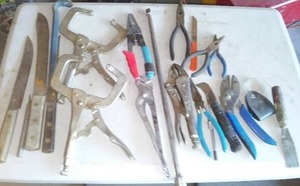 lot 220 image: Vise Grips, Needle nose Pliers, Knife. Vise clamps.
