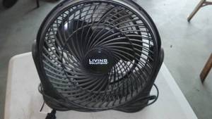 lot 327 image: 6 in. Small Room Fan.