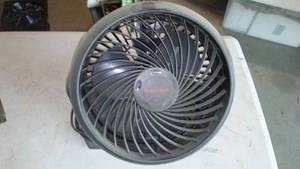 lot 328 image: 7 in. Small Room Fan.