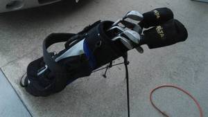 lot 347 image: Delta Clubs with bag. Mens right hand.