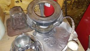lot 350 image: Metal Home Decor Variety.