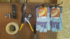 lot 250 image: Gloves -N- More (L size).